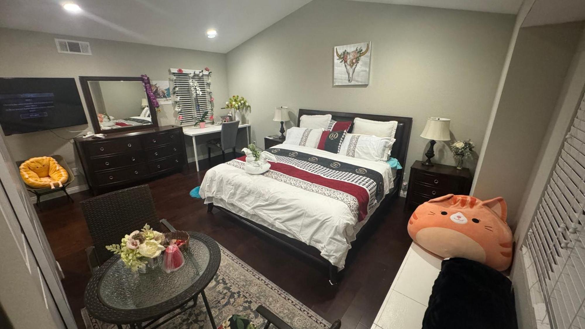 King Bed Big Room Chino Hills Kültér fotó
